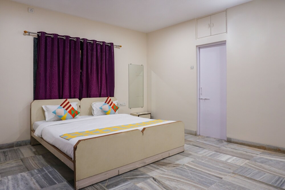 Oyo Home 19648 Spacious Stay Near Wax Musuem — 5-Star Luxury Hotel in Pune, India