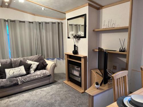 Coastal Caravan Holidays Goldfinch 22 — 4-Star Luxury Hotel in Withernsea, United Kingdom