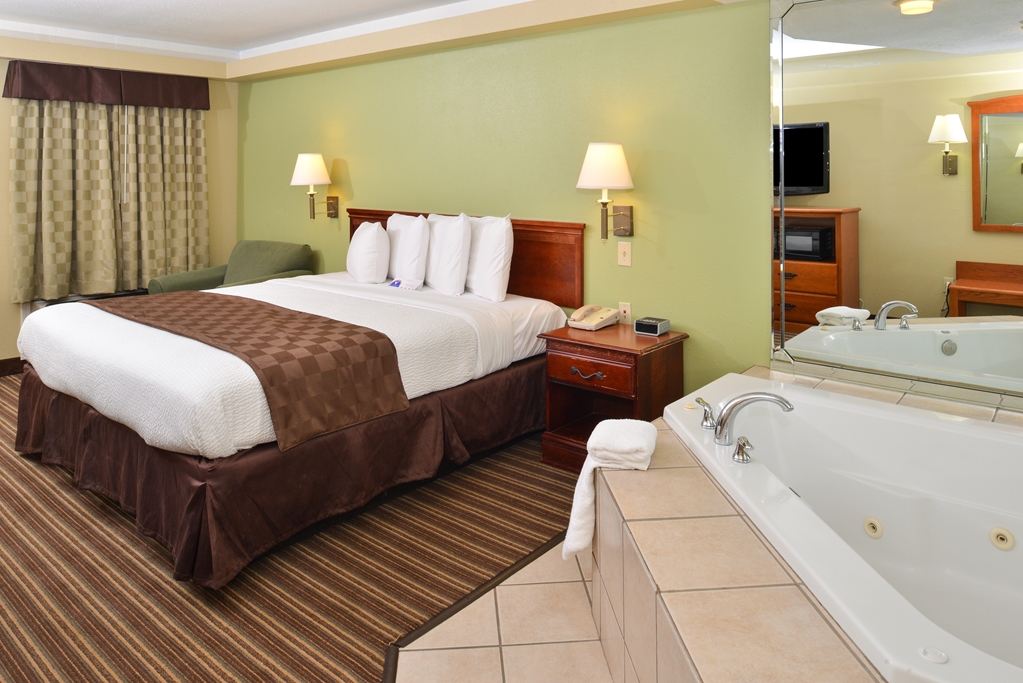 Americas Best Value Inn & Suites University Ave - photo 6