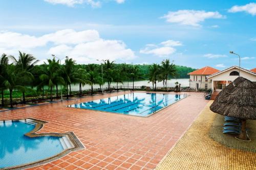 Vietnam Golf Lake View Villas — 4-Star Luxury Hotel in Ho Chi Minh City, Vietnam
