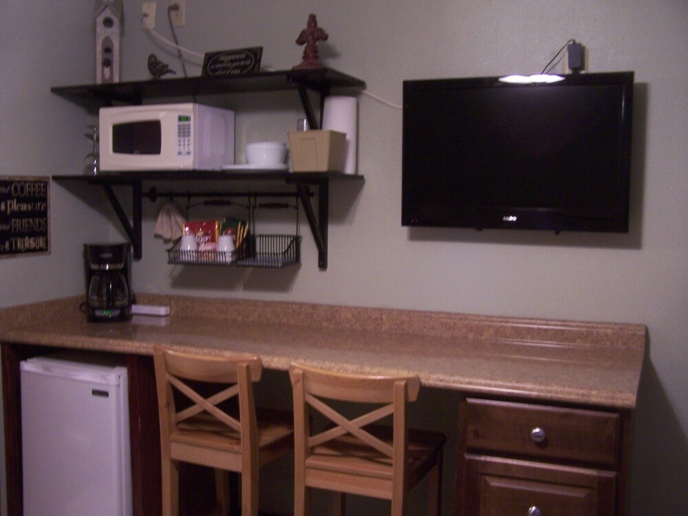 Blanco County Inn - photo 24