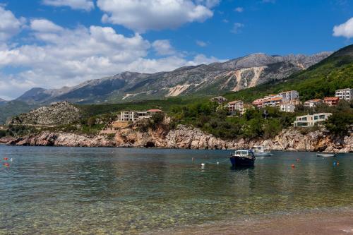 Hana Accommodation in Budva, Montenegro