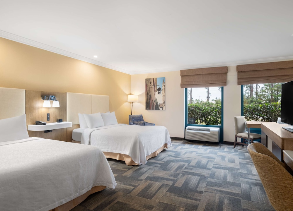 Hampton Inn Charleston North - photo 7