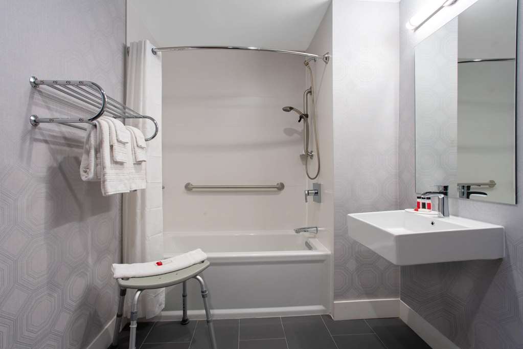 Microtel Inn by Wyndham Long Island City - photo 39