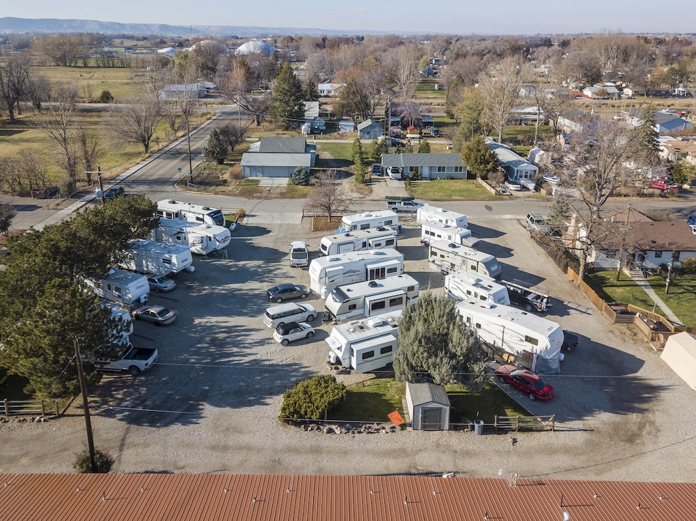 Holiday Motel and RV Park - photo 56