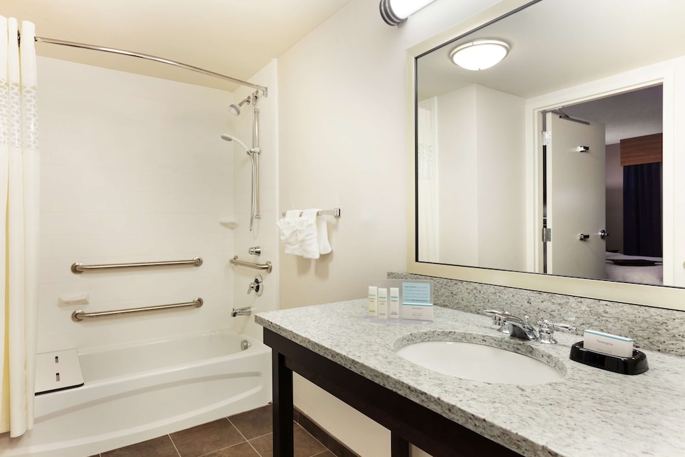 Hampton Inn & Suites Camp Springs Andrews AFB - photo 9