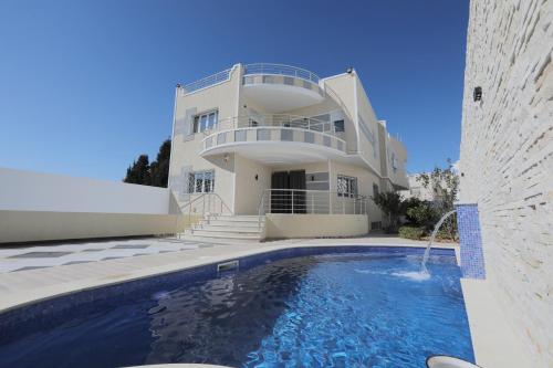 Magnifique Villa Avec Piscine Pour Vos Vacances — 4-Star Luxury Hotel in Monastir, Tunisia