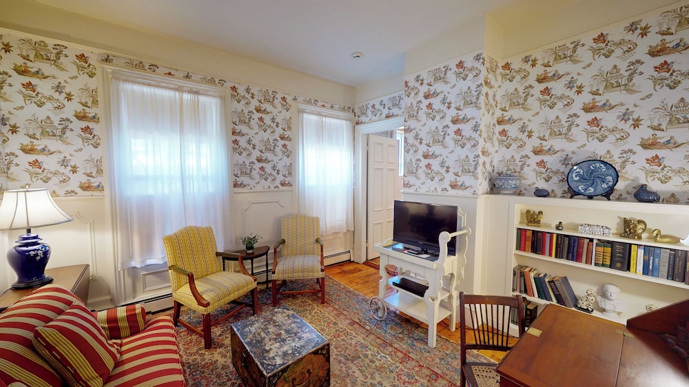 The Red Lion Inn - photo 53