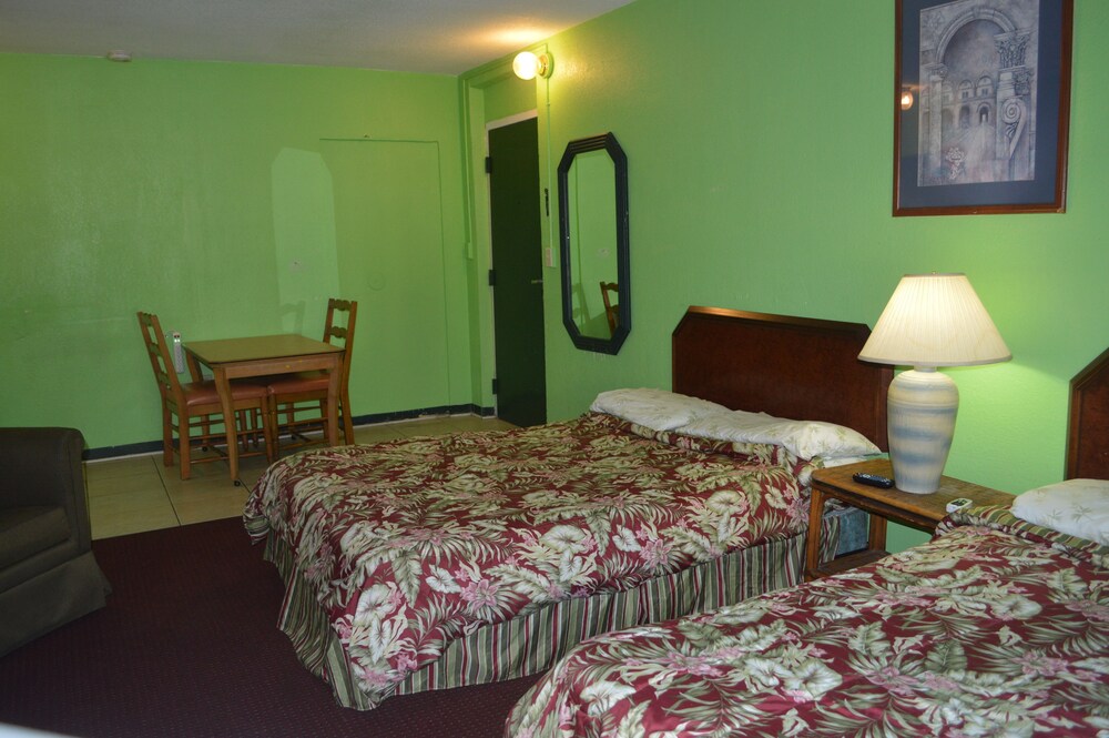 Tarpon Inn - photo 6
