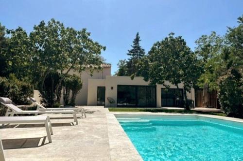 Villa avec Piscine et Spa — 4-Star Luxury Hotel in Fleury, France