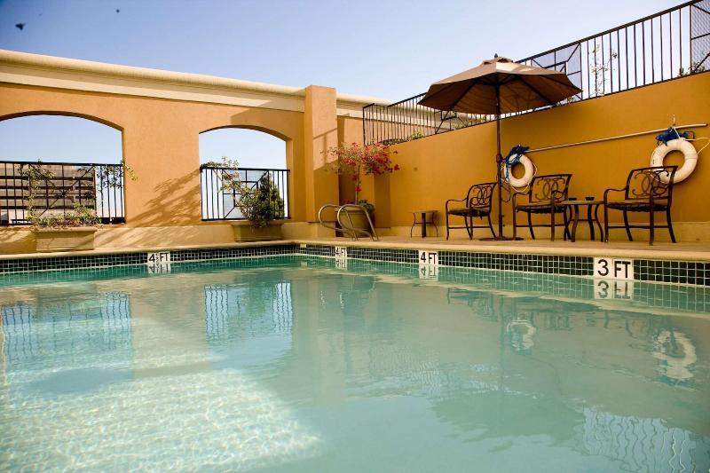 Hotel Zessa Orange County Airport a DoubleTree by Hilton - photo 100