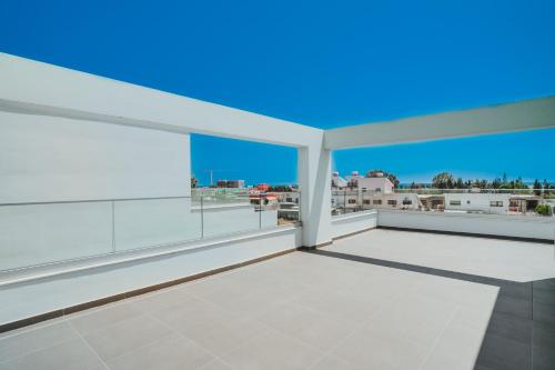 Stay in Style in Modern 3 Bedroom Villas Near Nissi Beach & Square