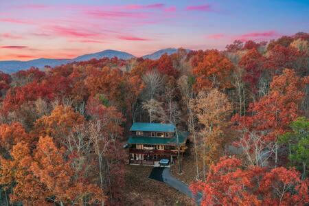 Private Mountain Getaway Movie Theater Hot Tub — 4-Star Luxury Hotel in Blairsville, United States