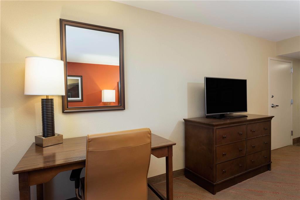 La Quinta Inn & Suites by Wyndham Pigeon Forge - photo 26