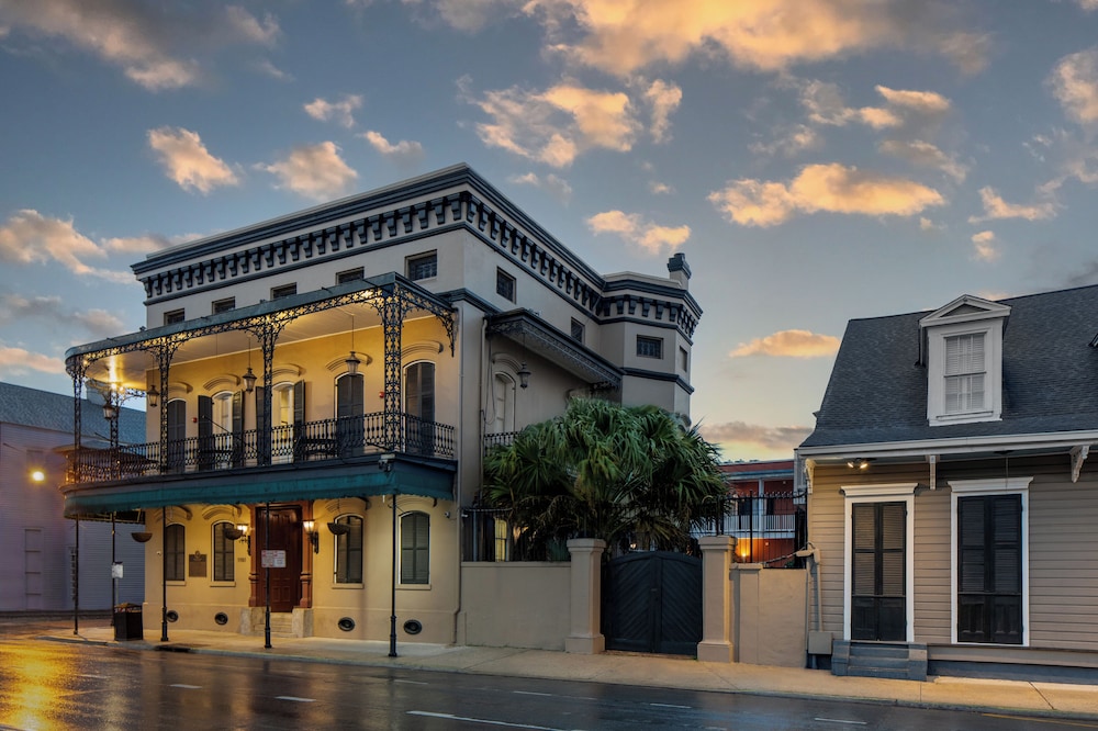 New Orleans Courtyard Hotel and Suites by the French Quarter - photo 26