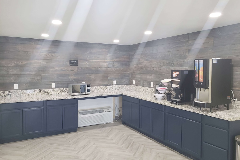 Baymont by Wyndham Morganton - photo 8