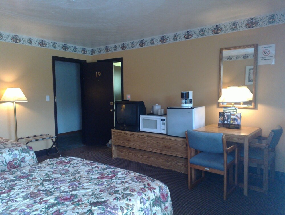 Colonial Inn Motel - photo 9