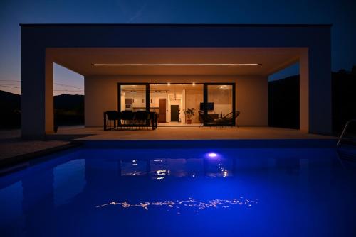 Sempervivum 3 with heated pool - last minute hotel in Unknown City
