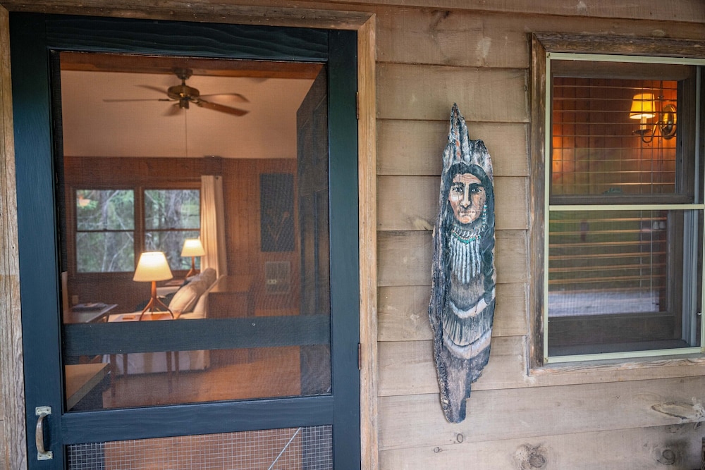 Fire Mountain Inn Cabins & Treehouses - photo 79
