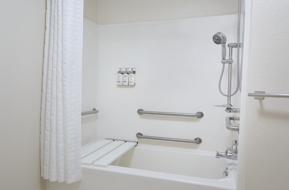 Candlewood Suites Milwaukee Airport by IHG - photo 32