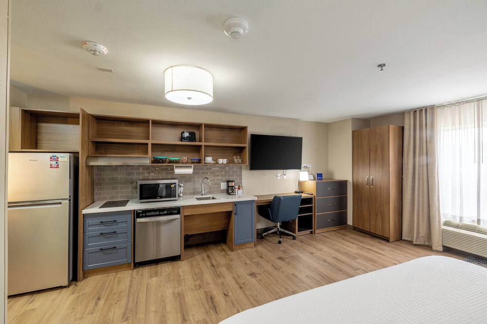 Candlewood Suites Wichita Northwest - photo 17