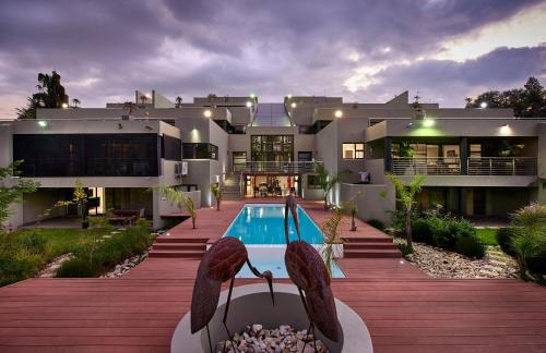 Dynasty Forest Sandown Apartments — 4-Star Luxury Hotel in Johannesburg, South Africa
