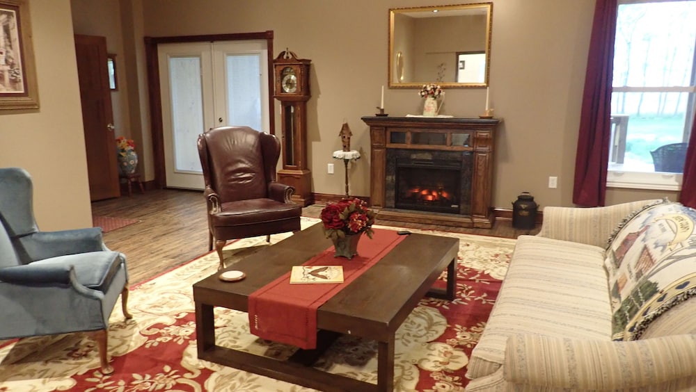 Pleasant Grove Inn - photo 3