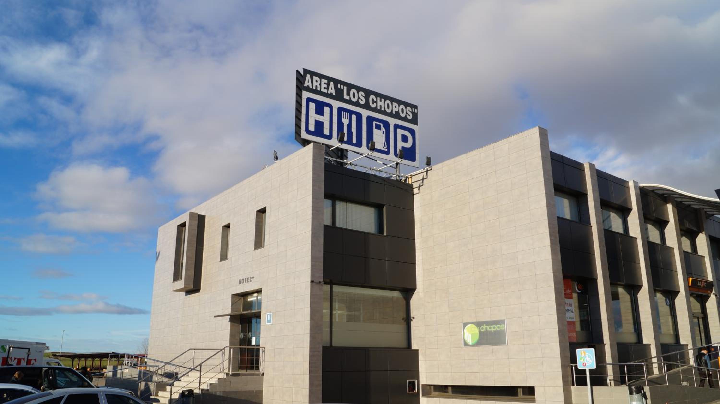 Hotel Área de Servicios Los Chopos — hotel in Villaherreros