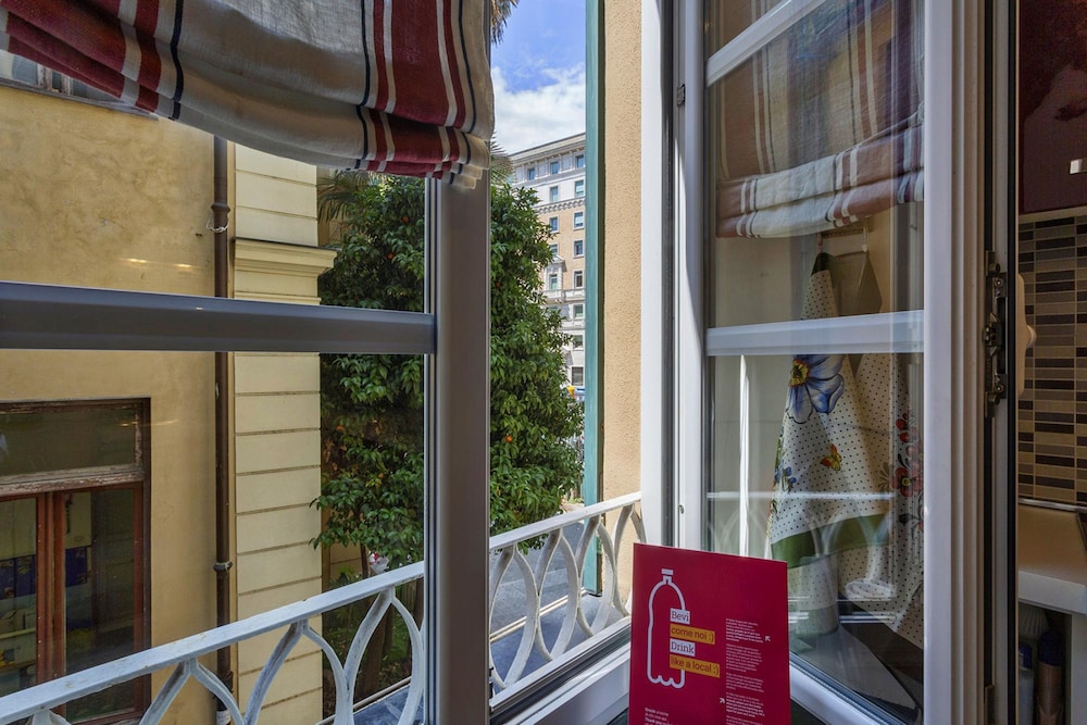 Red White in the City by Wonderful Italy — 4-Star Luxury Hotel in Genoa, Italy