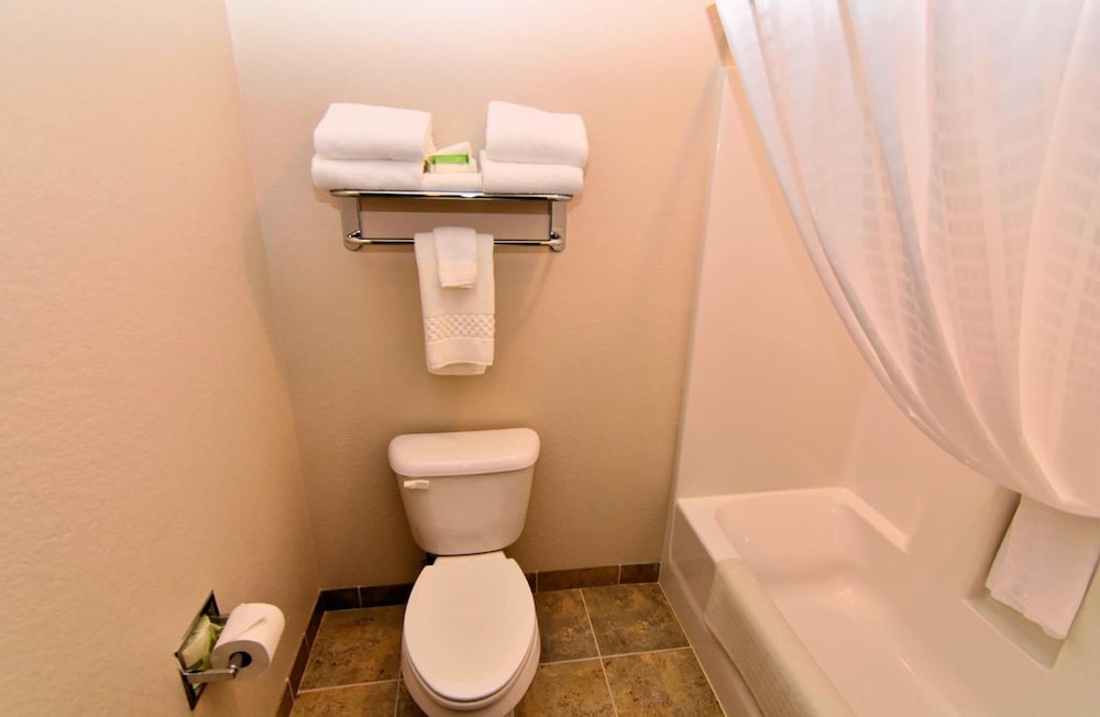 Cobblestone Inn & Suites Newton - photo 16