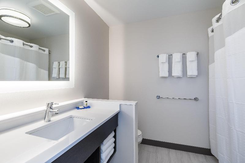 Holiday Inn Express Suites South Bend Casino IHG - photo 26