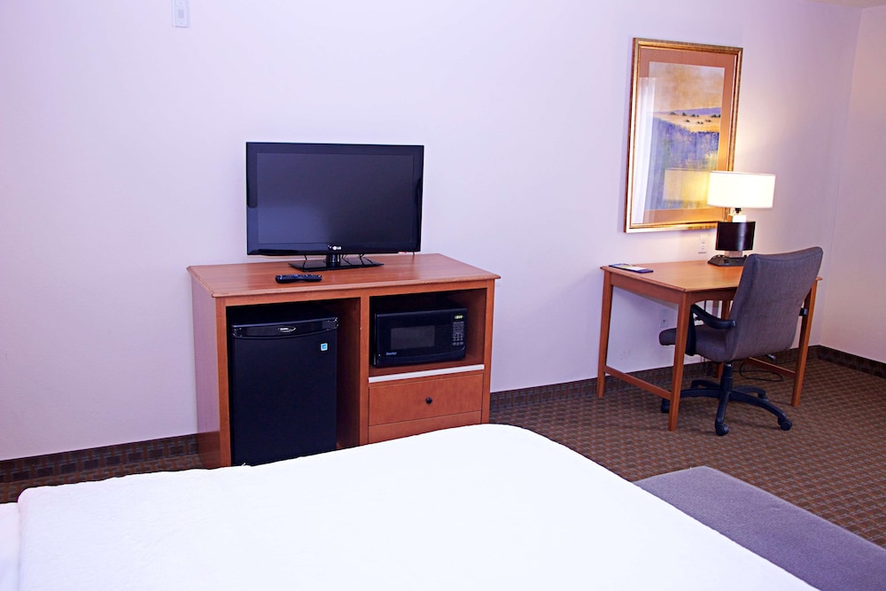 Hampton Inn Sidney NE - photo 8