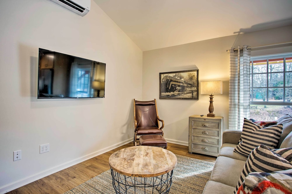 Walk To Main Street Eats Remodeled Saluda Apt 17920490 — Saluda