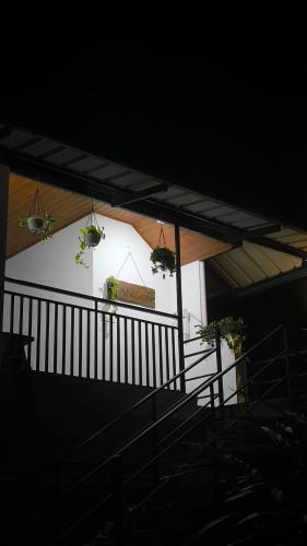 Hang on - carbon neutral hotel in Unknown City