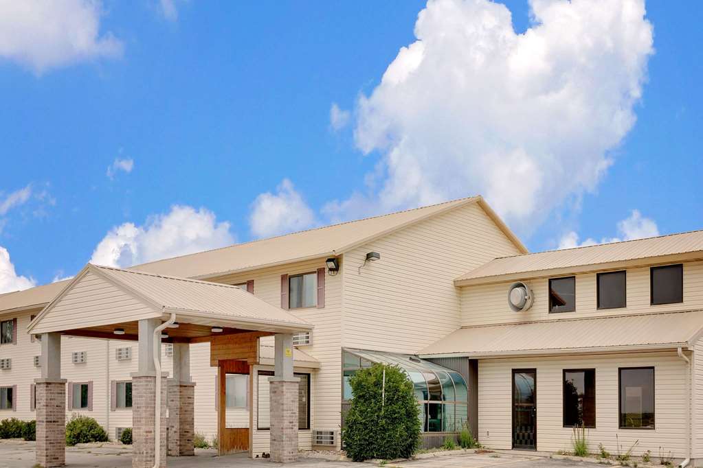 Super 8 by Wyndham Iowa Falls - photo 2