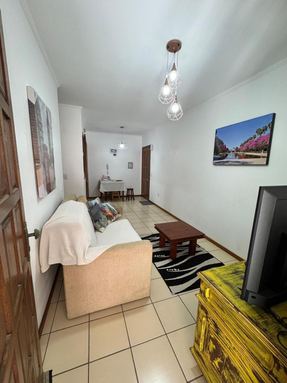 Apartamento a uma quadra do mar — 4-Star Luxury Hotel in Capao Da Canoa, Brasil