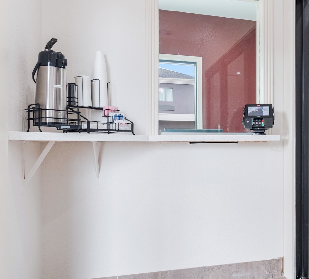 Red Roof Inn Houston Spring North - photo 4