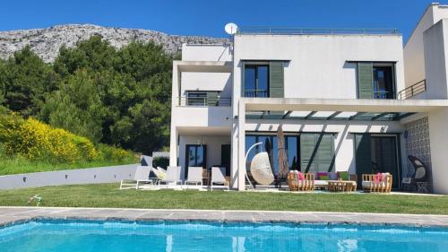 Holiday house in Split with sea view terrace air conditioning WiFi 4937 1 — 4-Star Luxury Hotel in Solin, Croatia