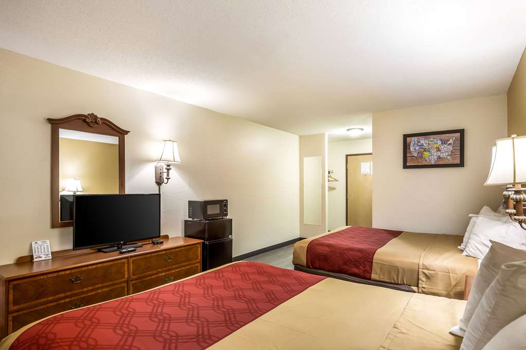 Econo Lodge Inn & Suites Fairview Heights St. Louis - photo 14
