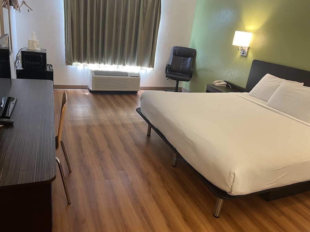 Motel 6 Willoughby OH Cleveland - photo 2