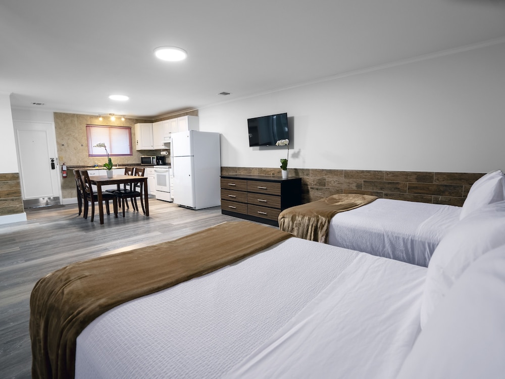 Hampton's Vacation Inn - photo 22