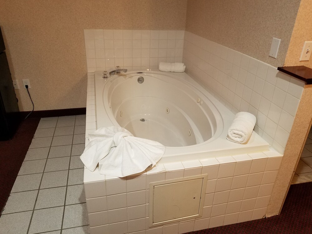 Holiday Inn Express & Suites Portland East - photo 18