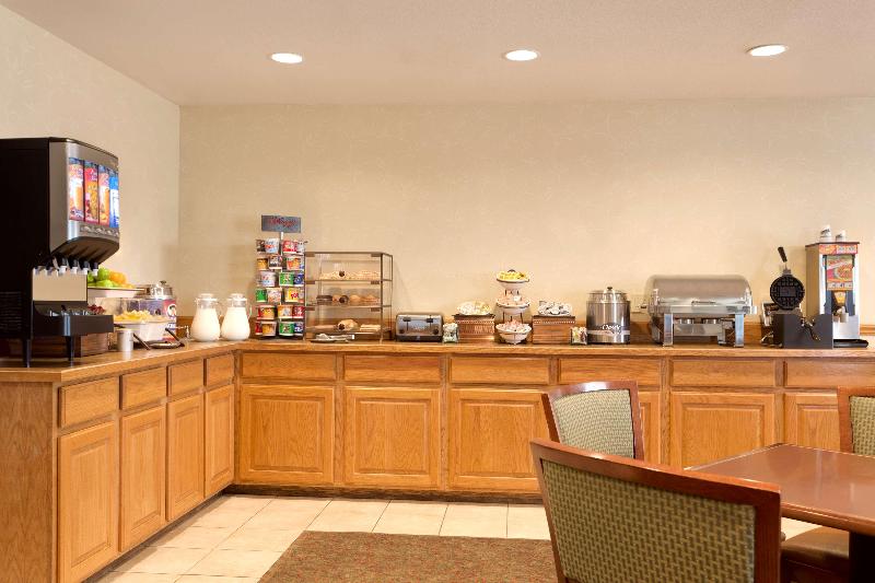 Country Inn & Suites by Radisson Nevada MO - photo 25