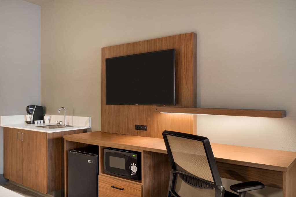 La Quinta Inn & Suites by Wyndham Springfield - photo 18