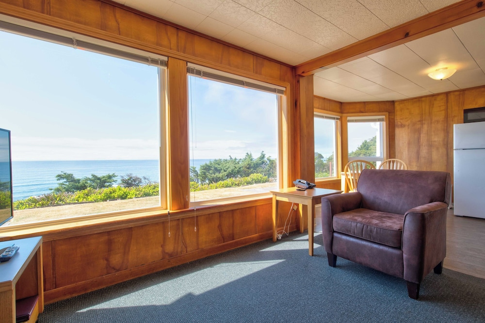 Ester Lee Oceanview Inn - photo 70