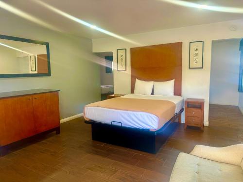 Oceanside Inn & Suites - photo 9
