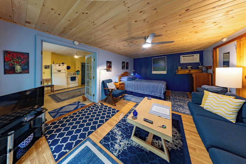 Cavalier Cottage B&B — 4-Star Luxury Hotel in Shelburne Falls, United States