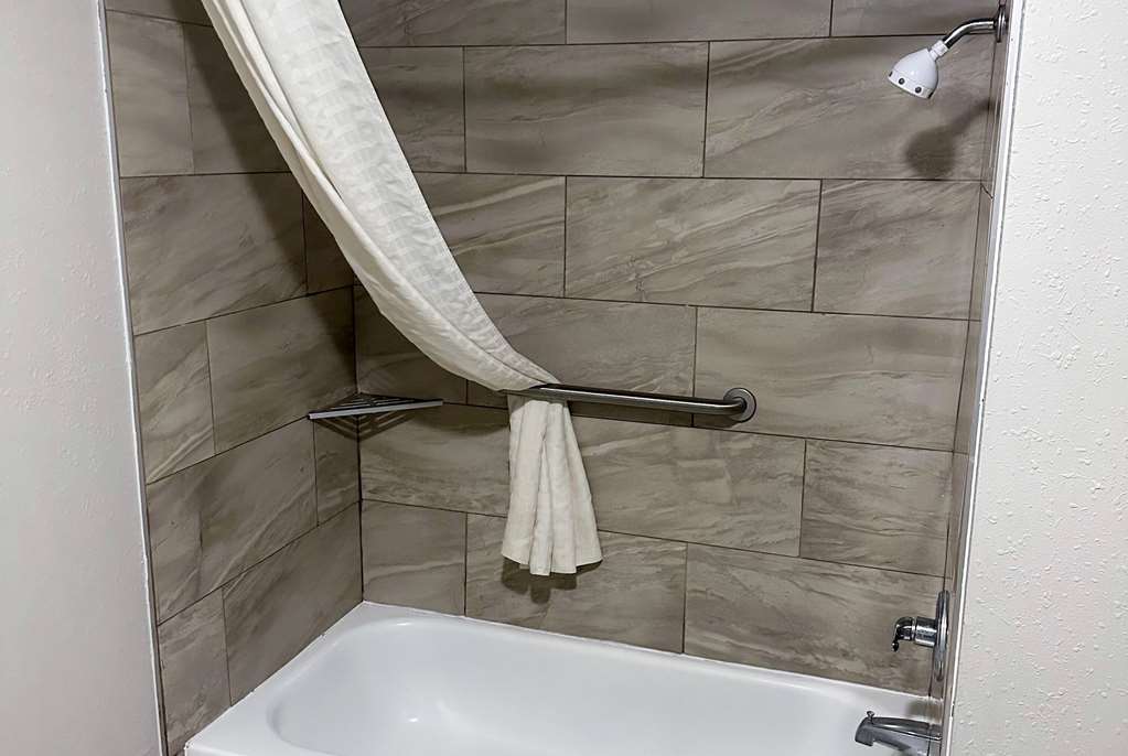 Days Inn & Suites by Wyndham Opelousas - photo 23