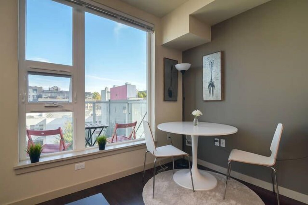 Capitol Hill Suites by Luxe Hubs - photo 12