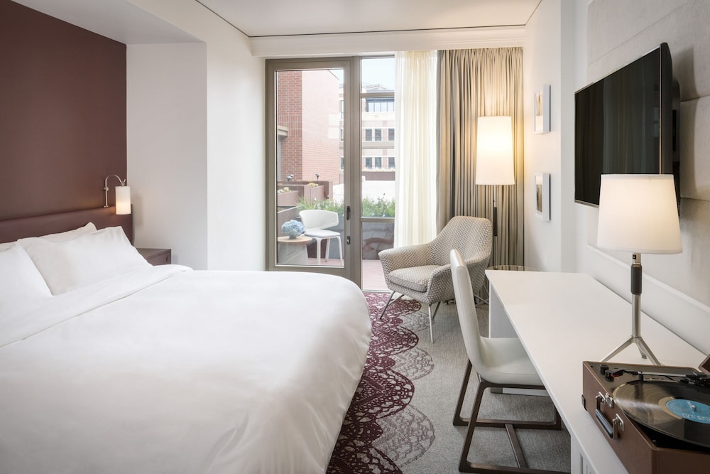 The Elizabeth Hotel Autograph Collection - photo 2